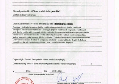 Vysokoškolské osvědčení o kvalifikaci.